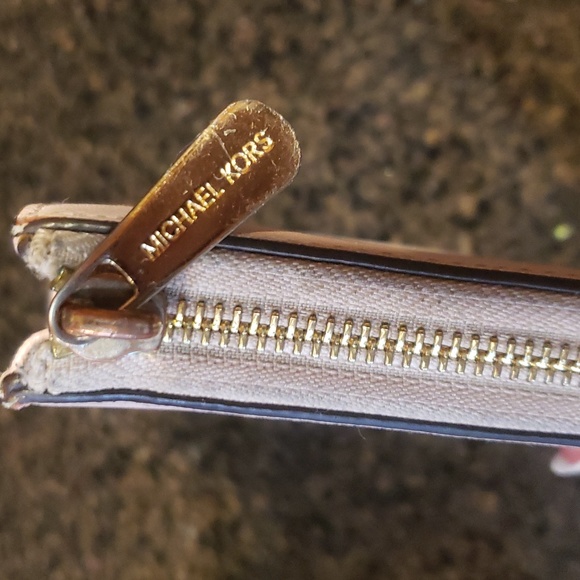 Michael Kors Wallet - Picture 11 of 11